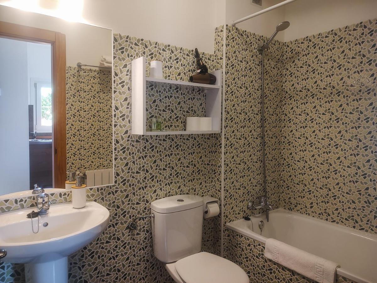 Apartamentos Corona โกมิญาส ภายนอก รูปภาพ