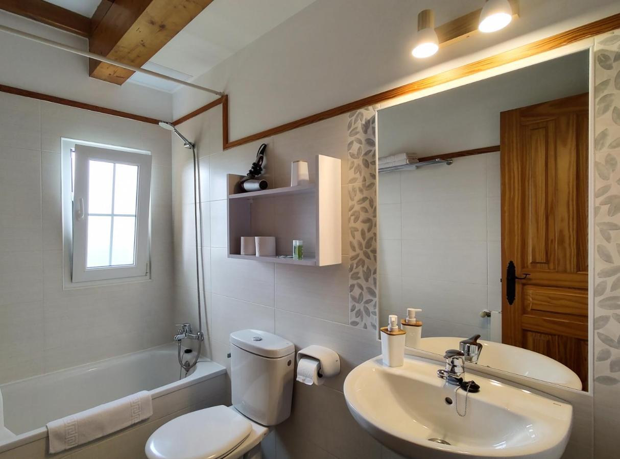 Apartamentos Corona โกมิญาส ภายนอก รูปภาพ