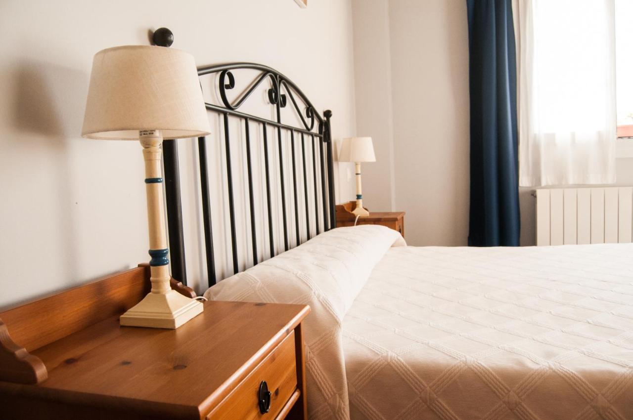 Apartamentos Corona โกมิญาส ภายนอก รูปภาพ