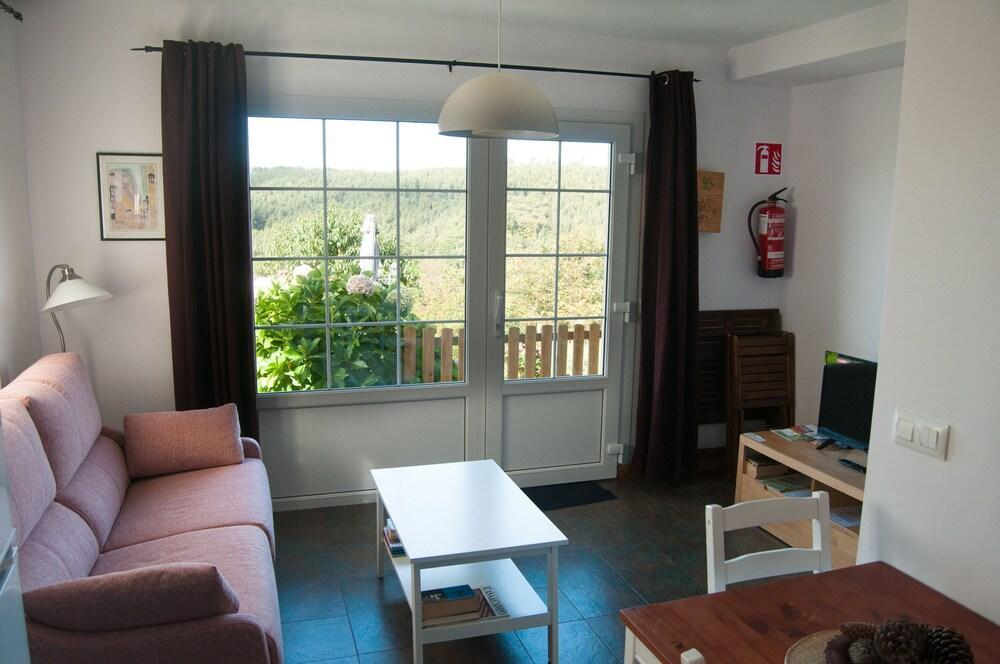 Apartamentos Corona โกมิญาส ภายนอก รูปภาพ